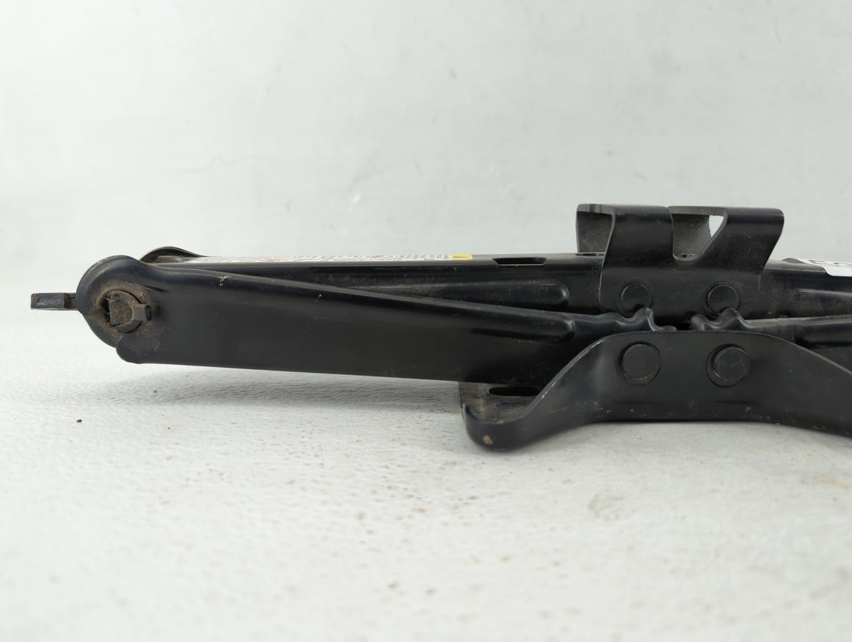 2011 Chevrolet Equinox Spare Scissor Car Jack 538131 - Oemusedautoparts1.com