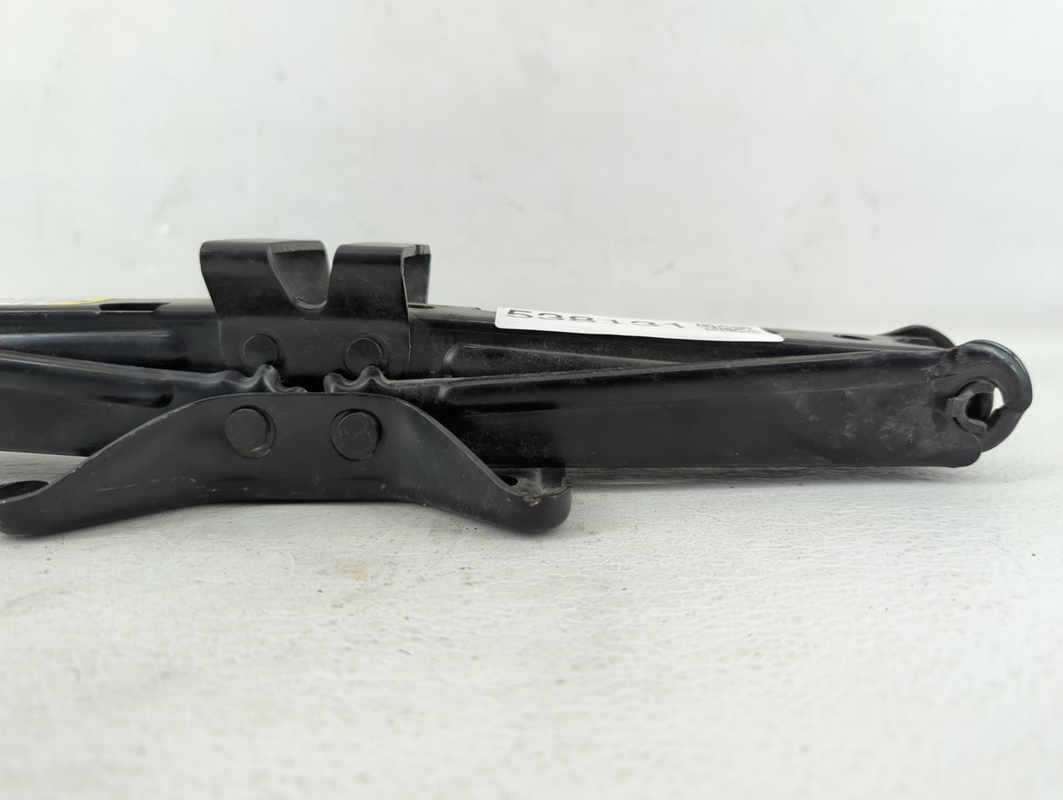 2011 Chevrolet Equinox Spare Scissor Car Jack 538131 - Oemusedautoparts1.com