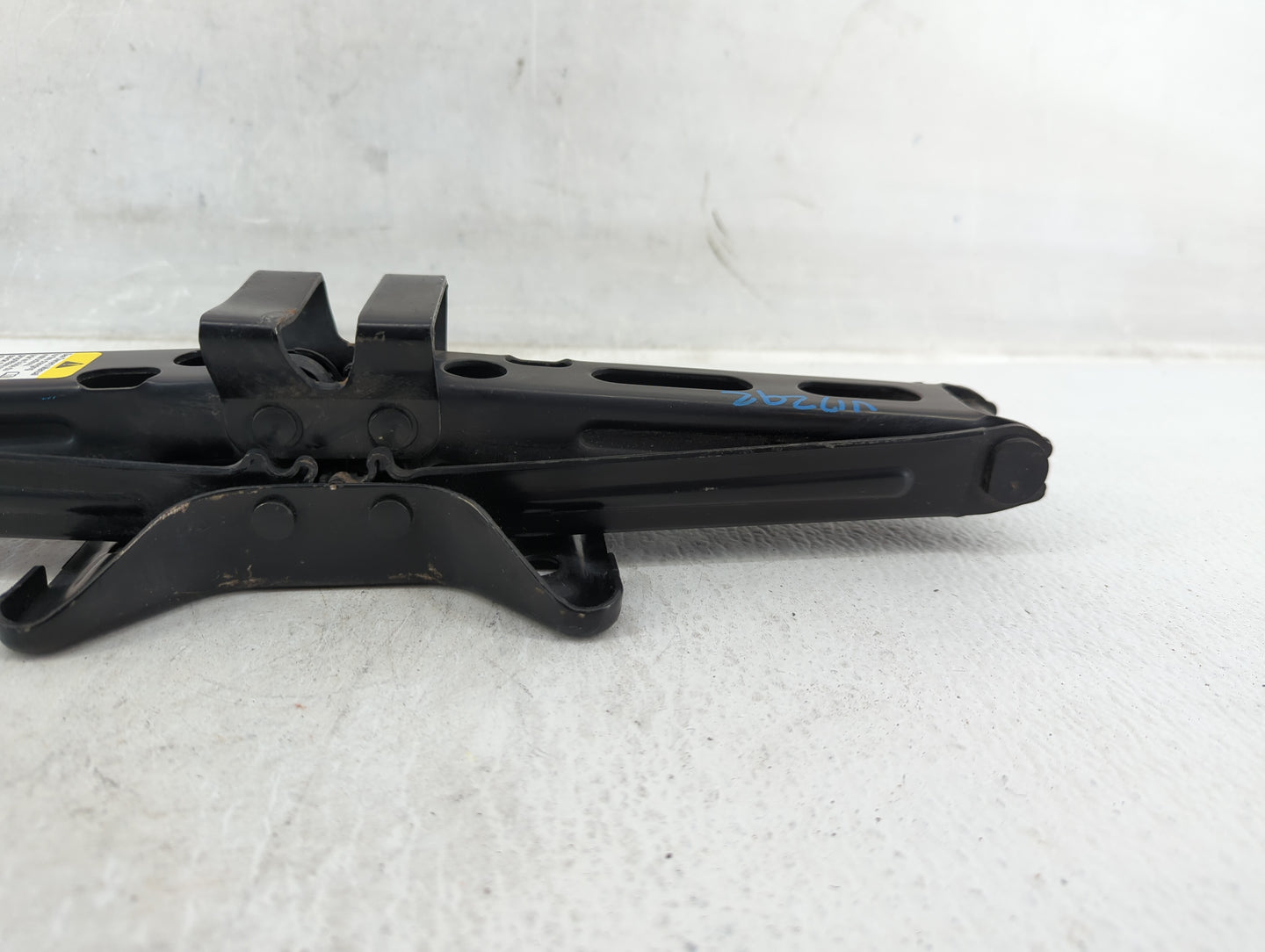 2011 Chevrolet Equinox Spare Scissor Car Jack 548019 - Oemusedautoparts1.com
