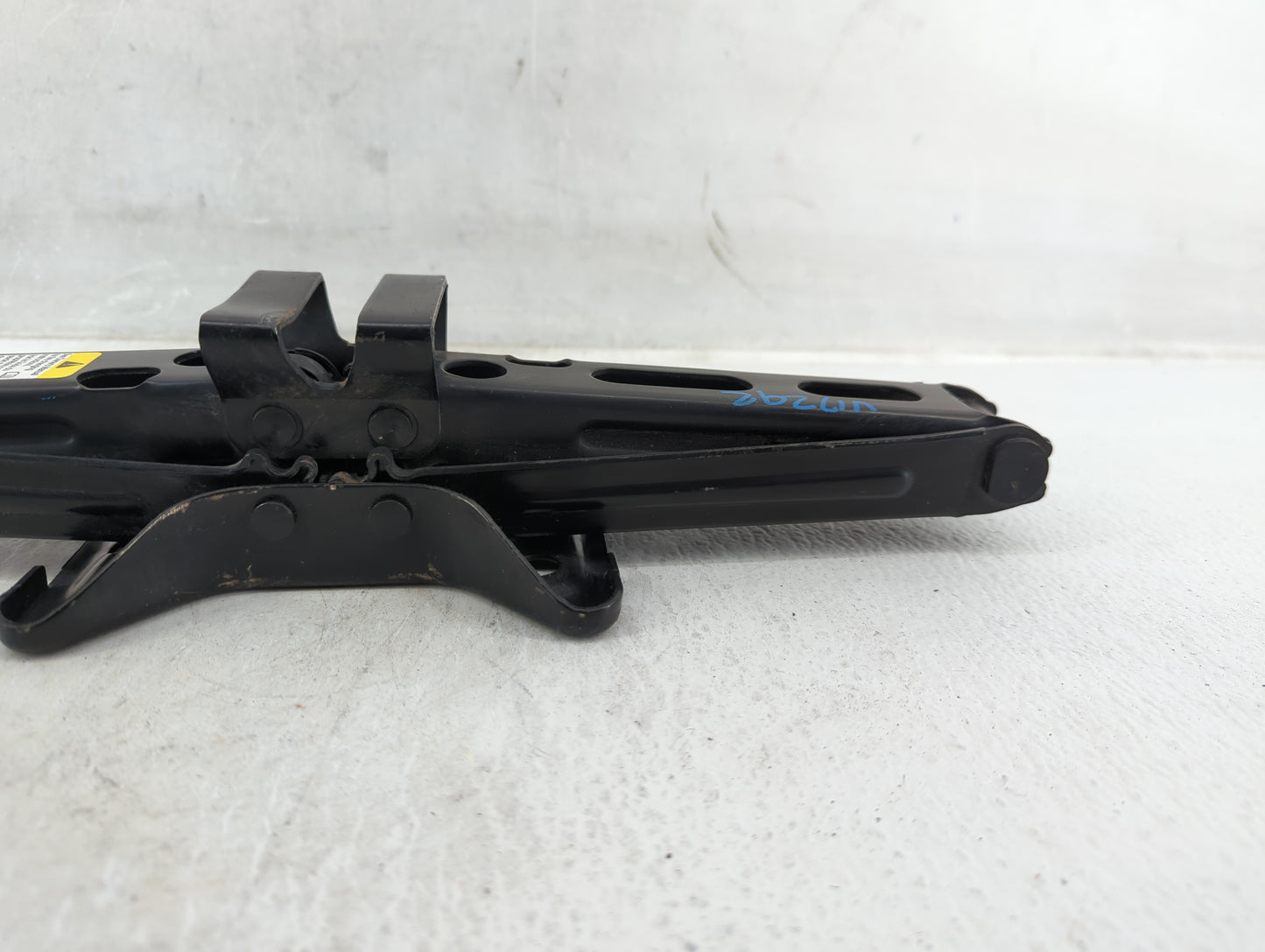 2011 Chevrolet Equinox Spare Scissor Car Jack 548019 - Oemusedautoparts1.com