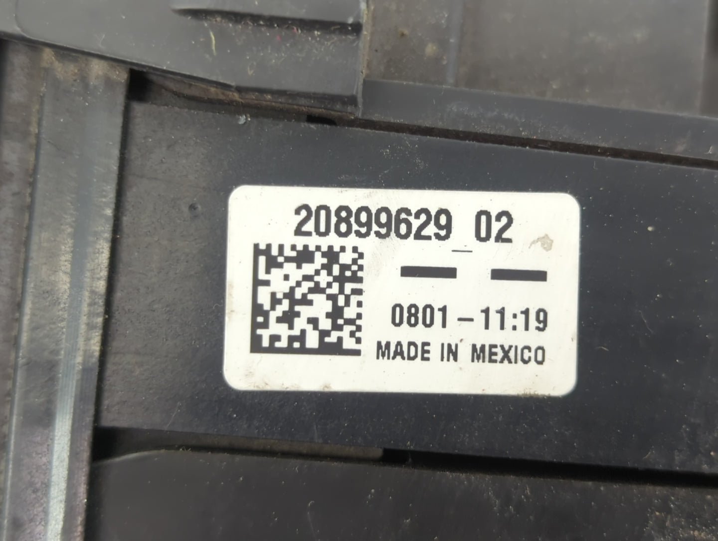 2011 Chevrolet Equinox Fusebox Fuse Box Panel Relay Module P/N:20899629 Fits OEM Used Auto Parts - Oemusedautoparts1.com