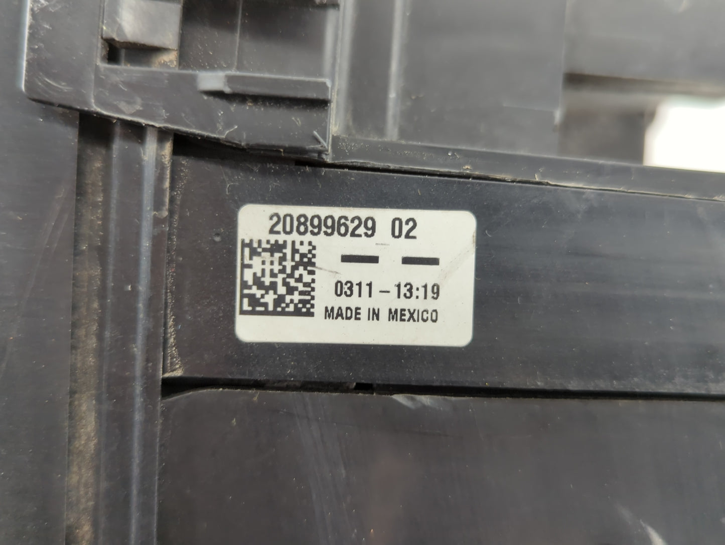 2011 Chevrolet Equinox Fusebox Fuse Box Panel Relay Module P/N:20899629 Fits OEM Used Auto Parts - Oemusedautoparts1.com