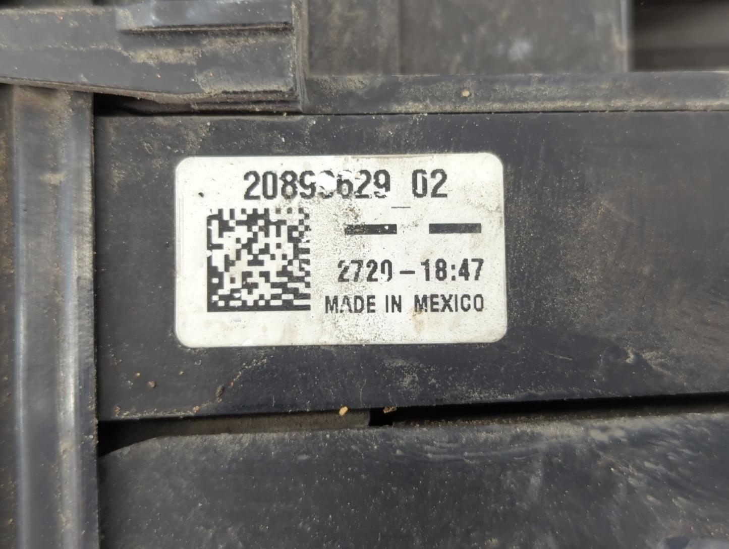 2011 Chevrolet Equinox Fusebox Fuse Box Panel Relay Module P/N:20899629 Fits OEM Used Auto Parts - Oemusedautoparts1.com