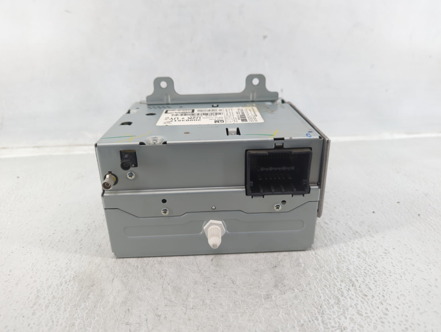 2011-2012 Chevrolet Equinox Radio AM FM Cd Player Receiver Replacement P/N:20983517 Fits Fits 2010 2011 2012 OEM Used Auto P