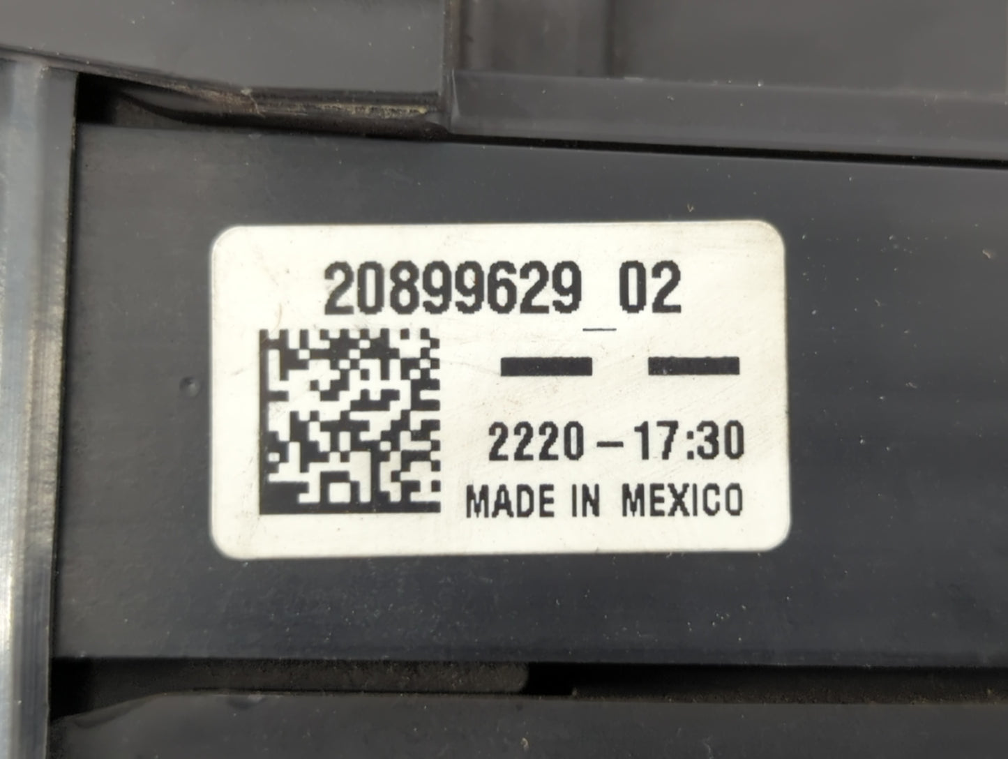 2011 Chevrolet Equinox Fusebox Fuse Box Panel Relay Module P/N:20899629 Fits OEM Used Auto Parts - Oemusedautoparts1.com