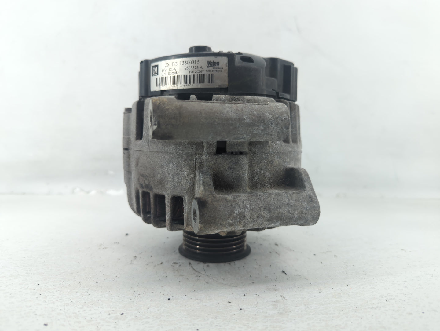 2010-2017 Chevrolet Equinox Alternator Replacement Generator Charging Assembly Engine OEM P/N:13500315 Fits OEM Used Auto Pa