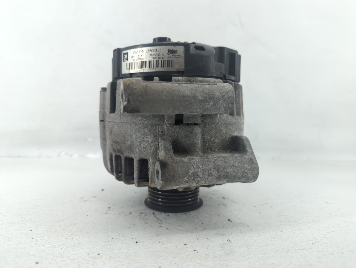 2010-2017 Chevrolet Equinox Alternator Replacement Generator Charging Assembly Engine OEM P/N:13500315 Fits OEM Used Auto Pa