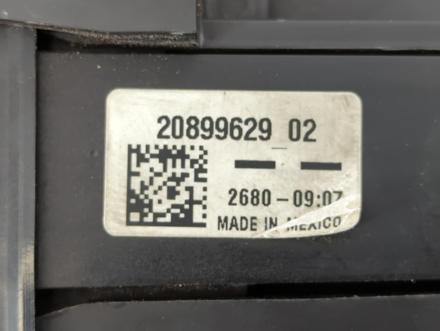 2011 Chevrolet Equinox Fusebox Fuse Box Panel Relay Module P/N:20899629_02 Fits OEM Used Auto Parts - Oemusedautoparts1.com