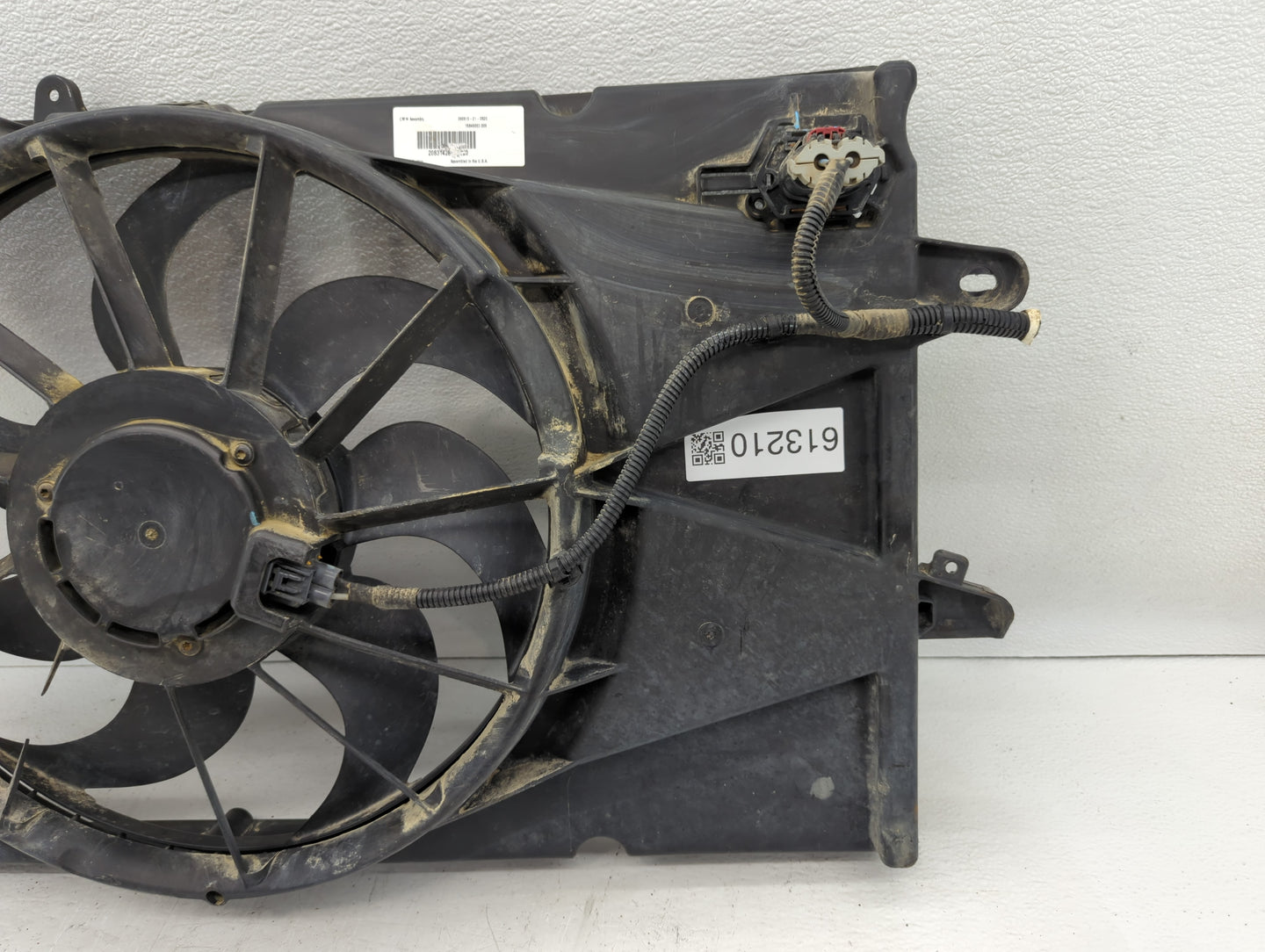 2010-2017 Chevrolet Equinox Left Radiator Fan Motor Assembly - Oemusedautoparts1.com