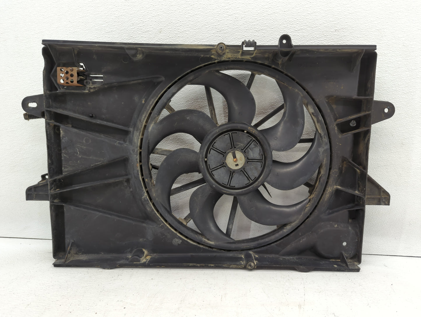 2010-2017 Chevrolet Equinox Left Radiator Fan Motor Assembly - Oemusedautoparts1.com