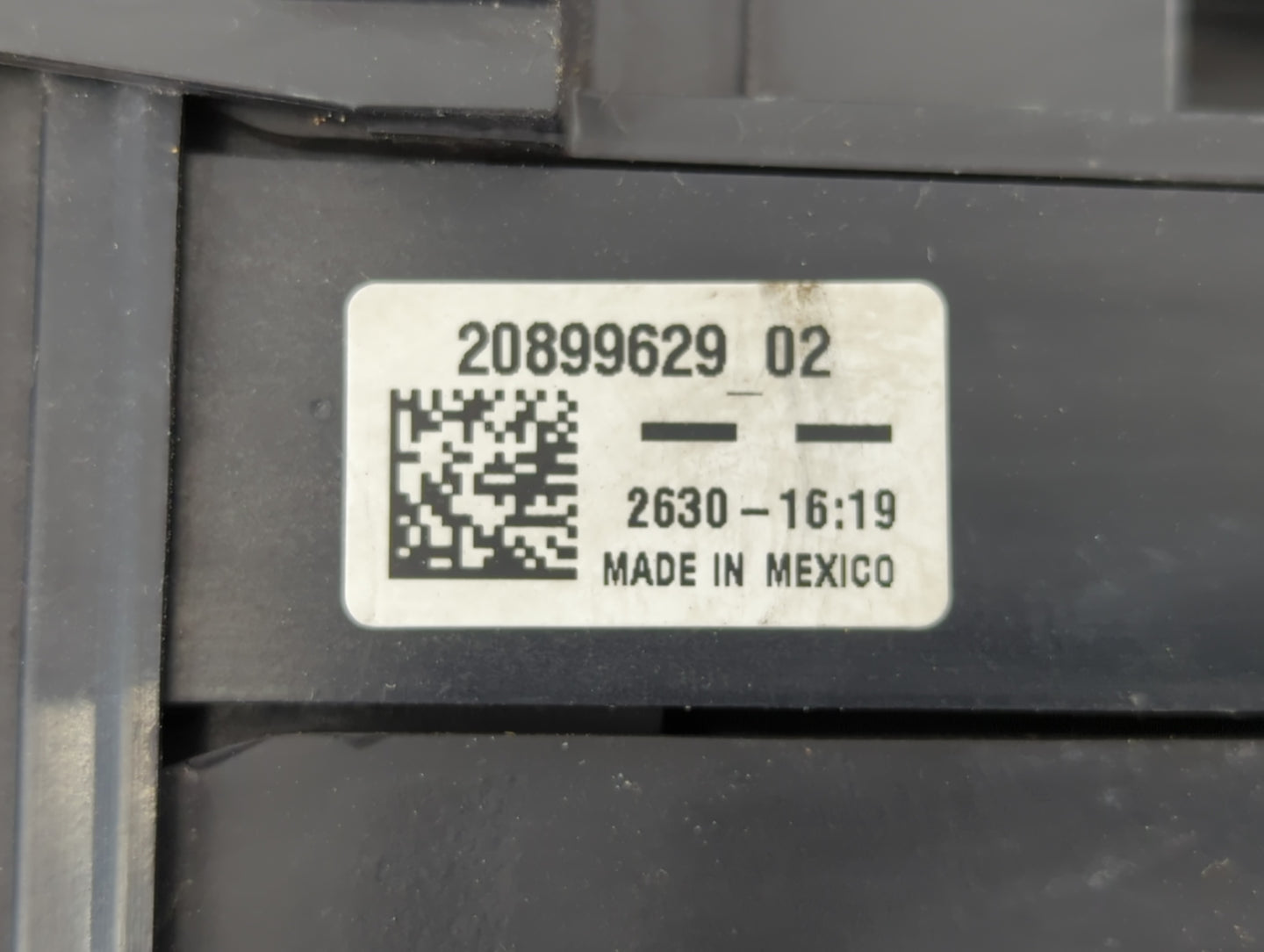 2011 Chevrolet Equinox Fusebox Fuse Box Panel Relay Module P/N:20899629_02 Fits OEM Used Auto Parts - Oemusedautoparts1.com
