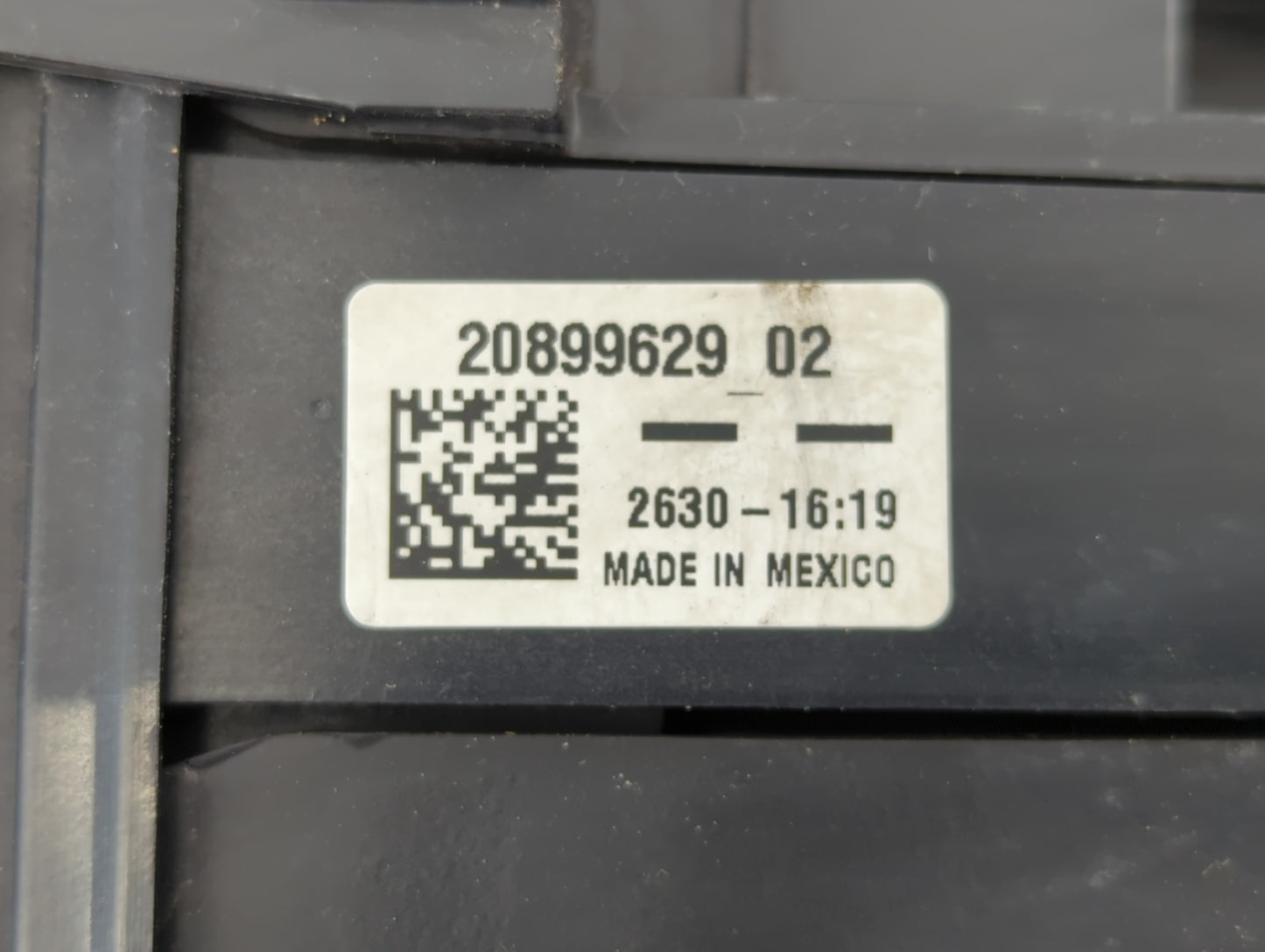 2011 Chevrolet Equinox Fusebox Fuse Box Panel Relay Module P/N:20899629_02 Fits OEM Used Auto Parts - Oemusedautoparts1.com