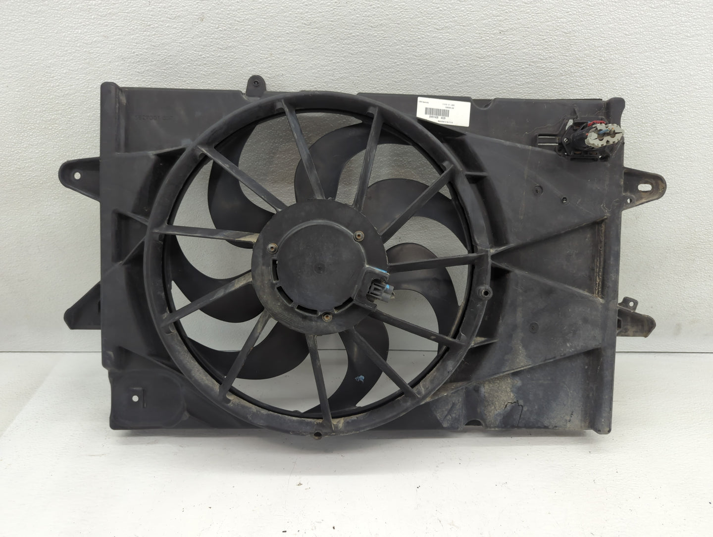 2010-2017 Chevrolet Equinox Left Radiator Fan Motor Assembly - Oemusedautoparts1.com