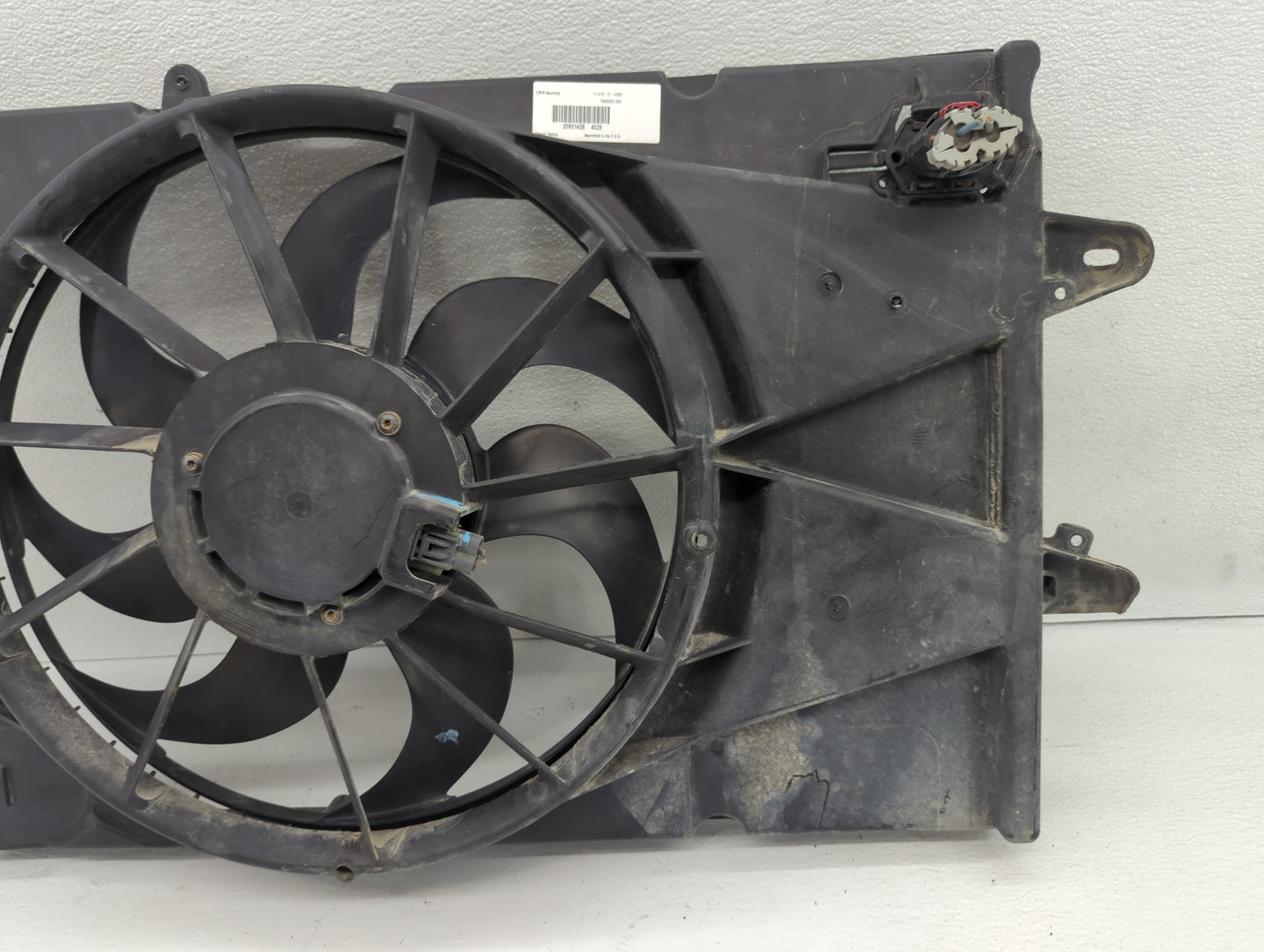 2010-2017 Chevrolet Equinox Left Radiator Fan Motor Assembly - Oemusedautoparts1.com