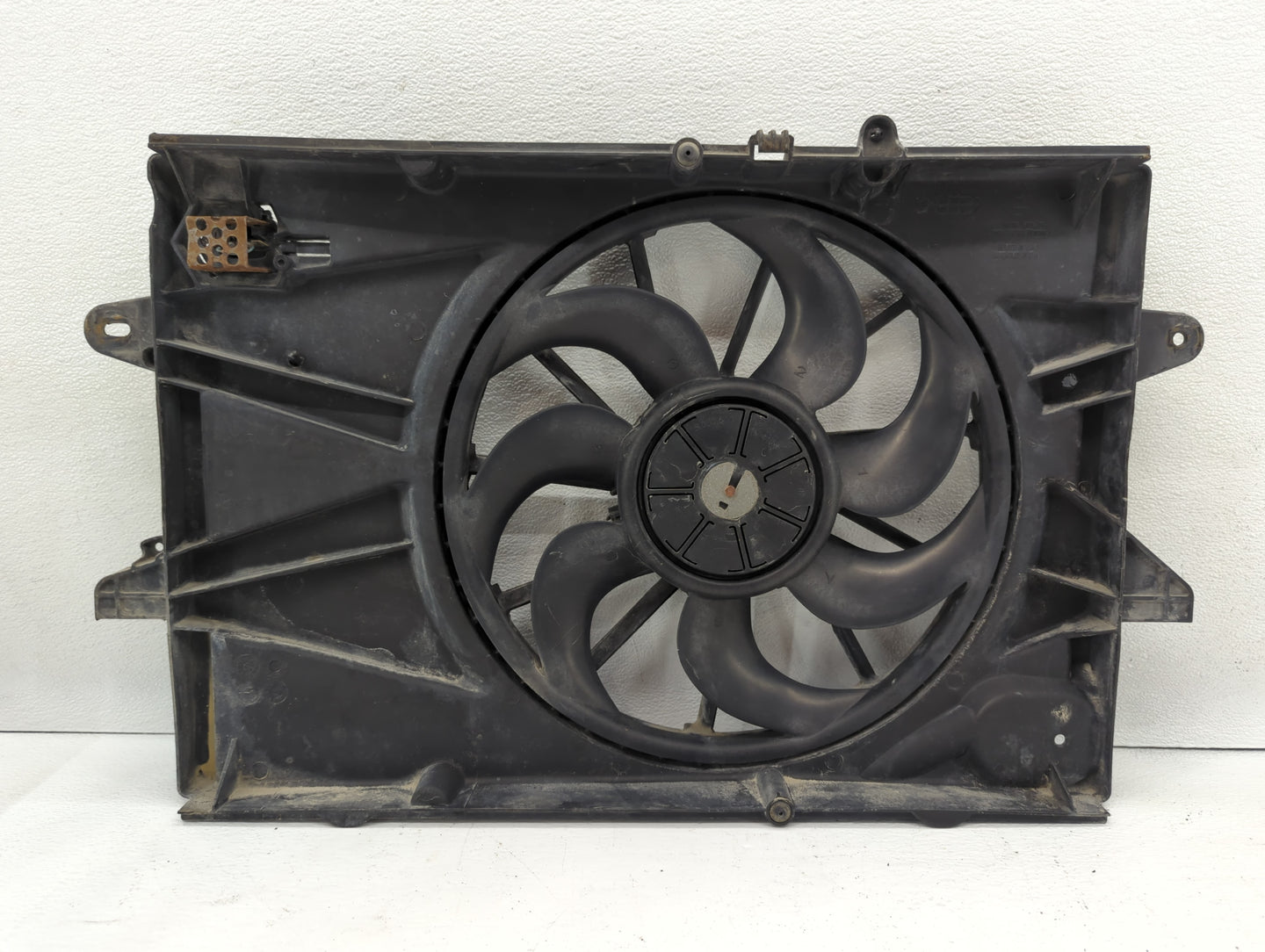 2010-2017 Chevrolet Equinox Left Radiator Fan Motor Assembly - Oemusedautoparts1.com