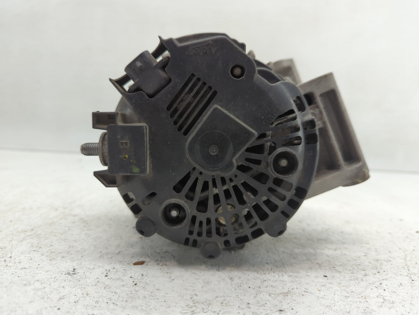 2010-2017 Chevrolet Equinox Alternator Replacement Generator Charging Assembly Engine OEM P/N:13500315 Fits OEM Used Auto Pa