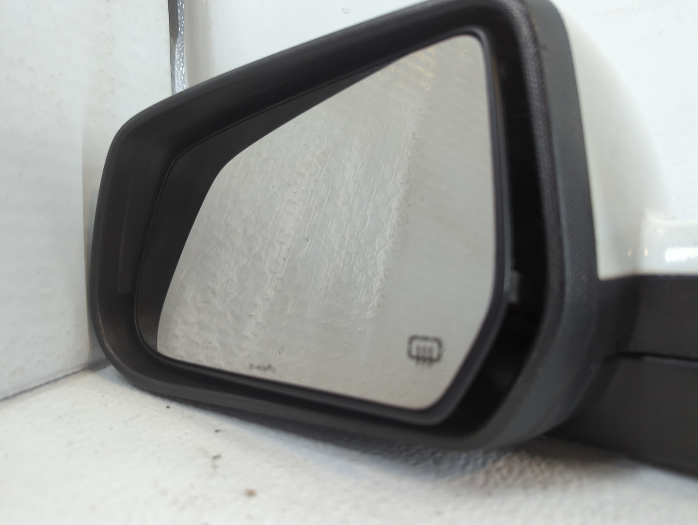 2010-2011 Chevrolet Equinox Driver Side View Mirror - Left Door Mirror OEM Used - Oemusedautoparts1.com