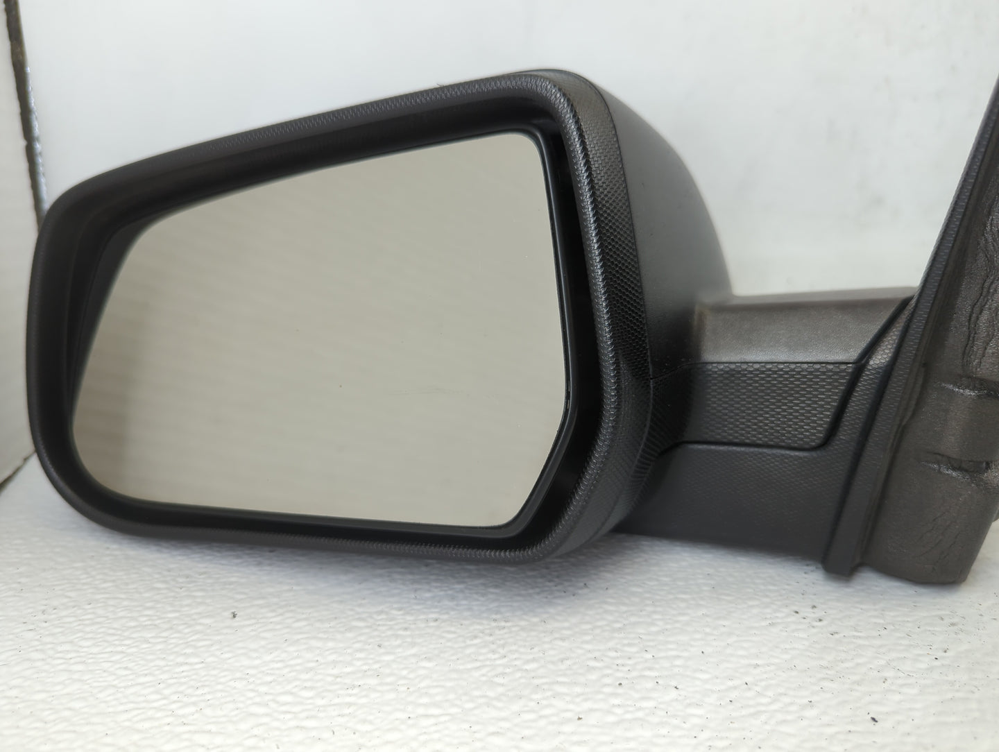 2010-2011 Chevrolet Equinox Driver Side View Mirror - Left Door Mirror OEM Used - Oemusedautoparts1.com
