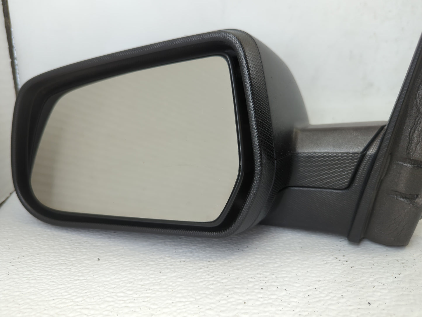 2010-2011 Chevrolet Equinox Driver Side View Mirror - Left Door Mirror OEM Used - Oemusedautoparts1.com