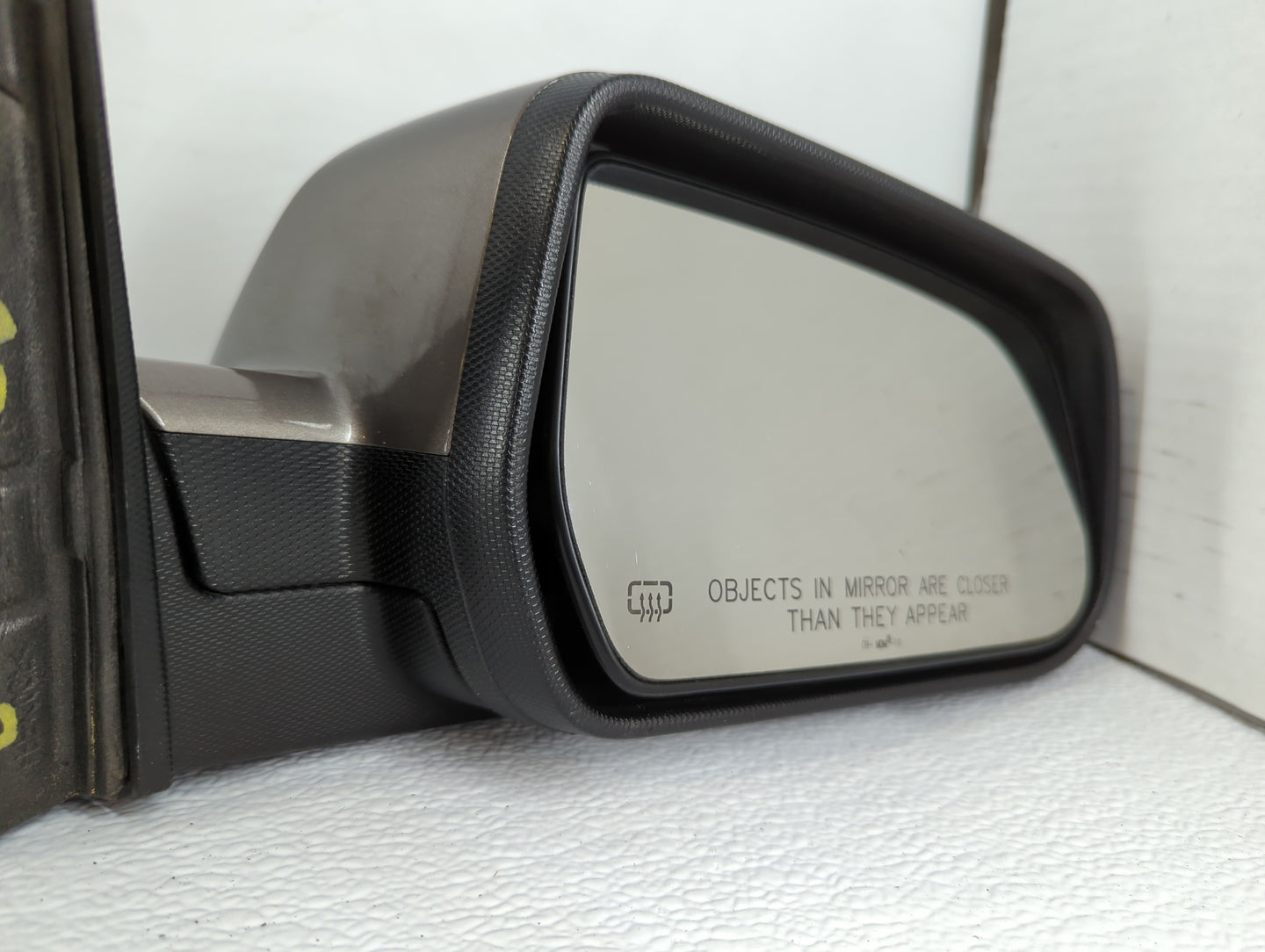 2010-2011 Chevrolet Equinox Passenger Side View Mirror - Right Door Mirror OEM Used - Oemusedautoparts1.com