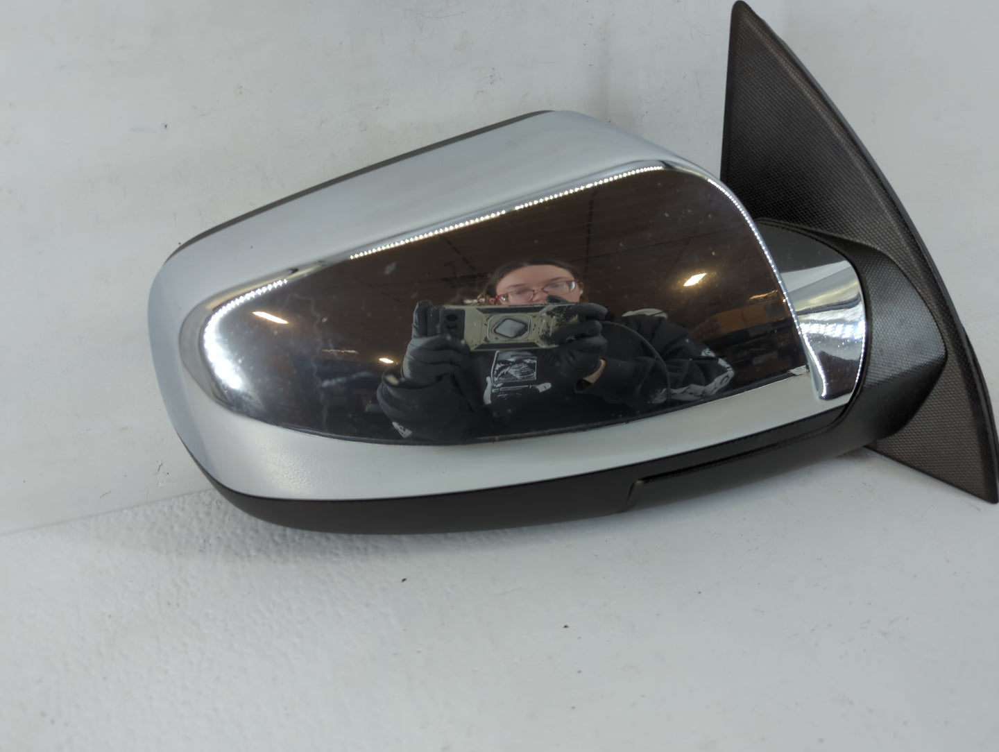 2010-2011 Chevrolet Equinox Passenger Side View Mirror - Right Door Mirror OEM Used - Oemusedautoparts1.com