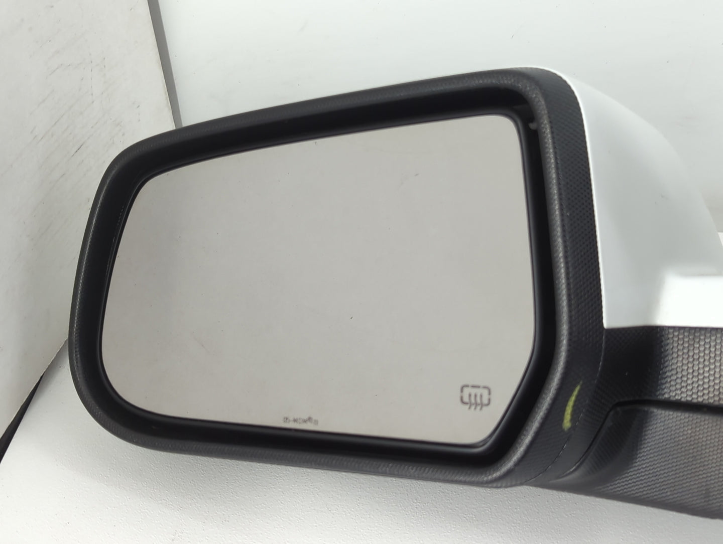 2010-2011 Chevrolet Equinox Driver Side View Mirror - Left Door Mirror OEM Used - Oemusedautoparts1.com