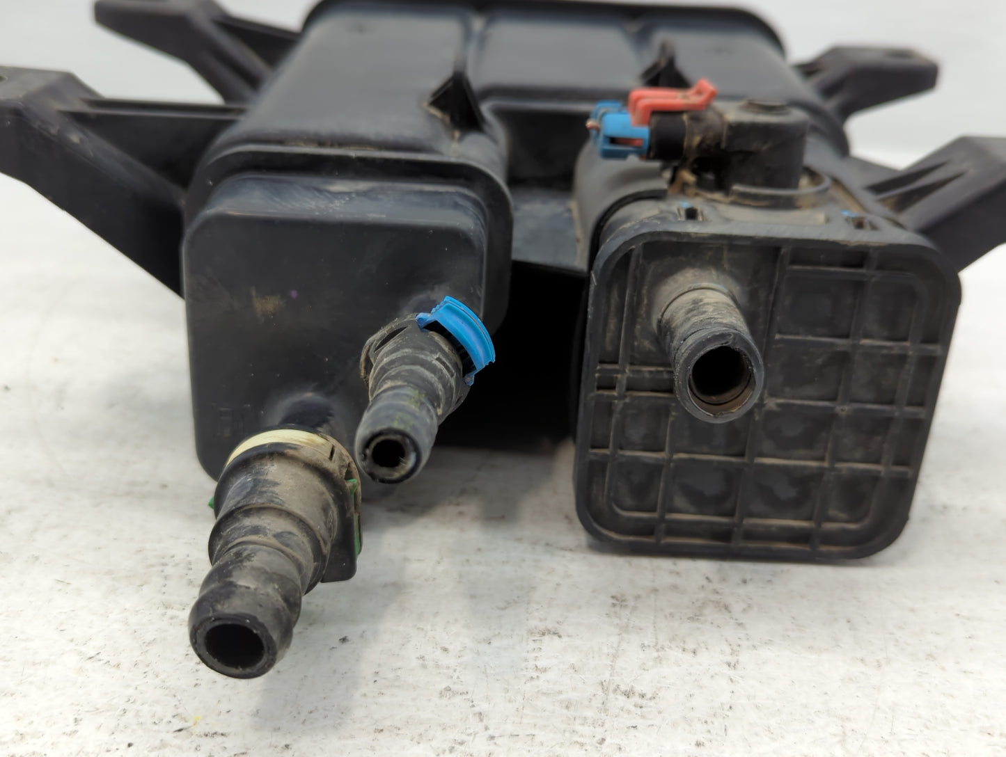 2011 Chevrolet Equinox Fuel Vapor Charcoal Canister 735622 - Oemusedautoparts1.com