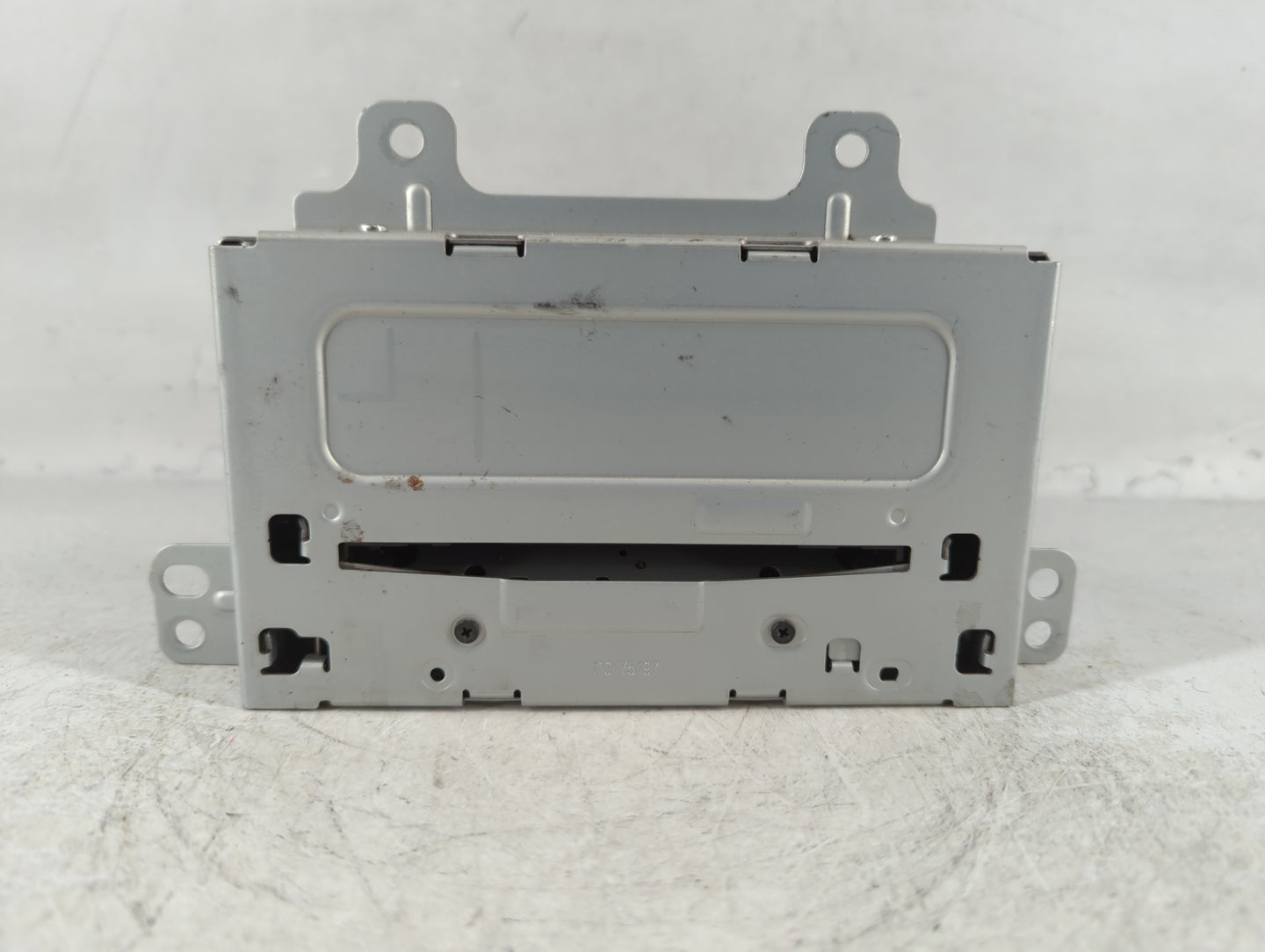2011-2012 Chevrolet Equinox Radio AM FM Cd Player Receiver Replacement P/N:20983517 Fits Fits 2010 2011 2012 OEM Used Auto P