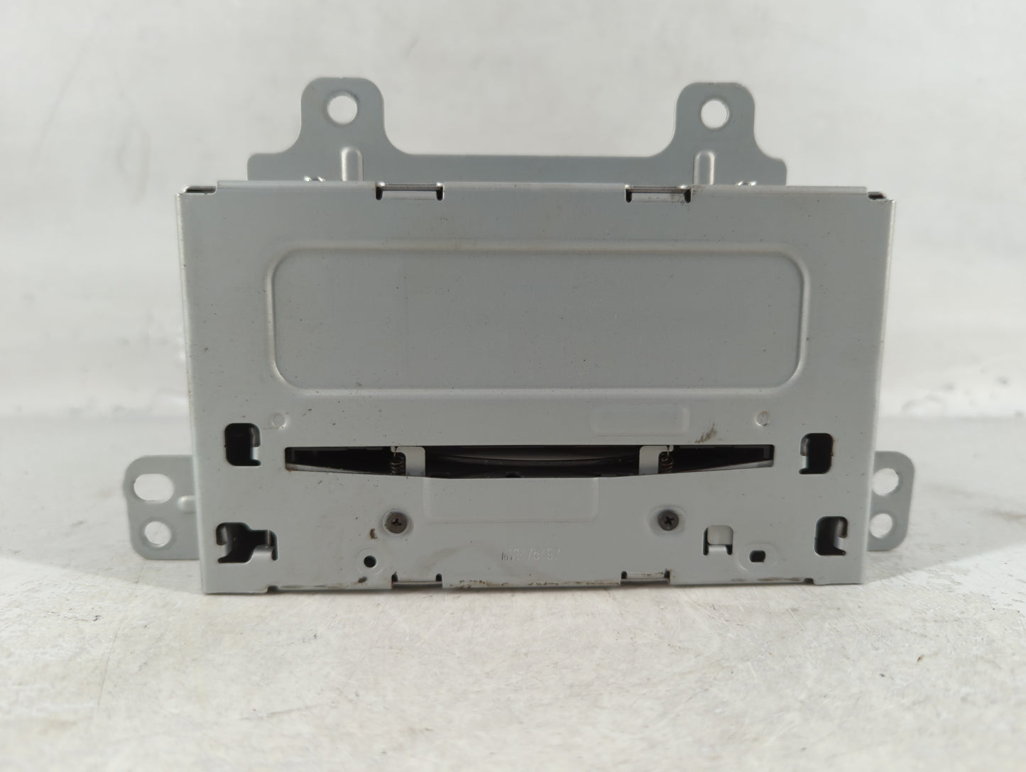 2011-2012 Chevrolet Equinox Radio AM FM Cd Player Receiver Replacement P/N:20983517 Fits Fits 2010 2011 2012 OEM Used Auto P