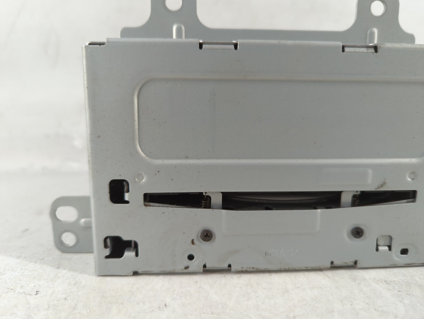 2011-2012 Chevrolet Equinox Radio AM FM Cd Player Receiver Replacement P/N:20983517 Fits Fits 2010 2011 2012 OEM Used Auto P
