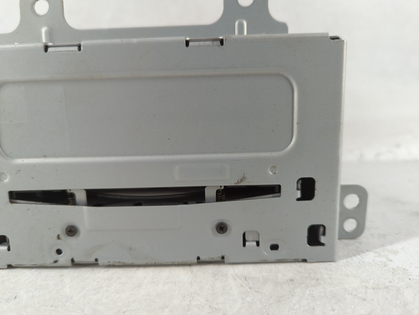 2011-2012 Chevrolet Equinox Radio AM FM Cd Player Receiver Replacement P/N:20983517 Fits Fits 2010 2011 2012 OEM Used Auto P