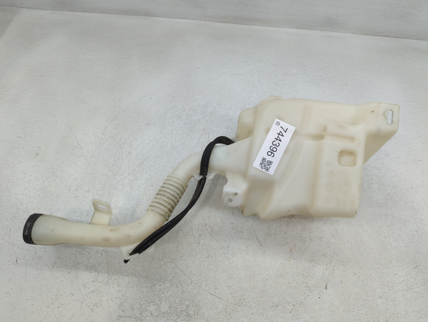 2010-2017 Chevrolet Equinox Windshield Washer Fluid Reservoir Bottle Oem - Oemusedautoparts1.com