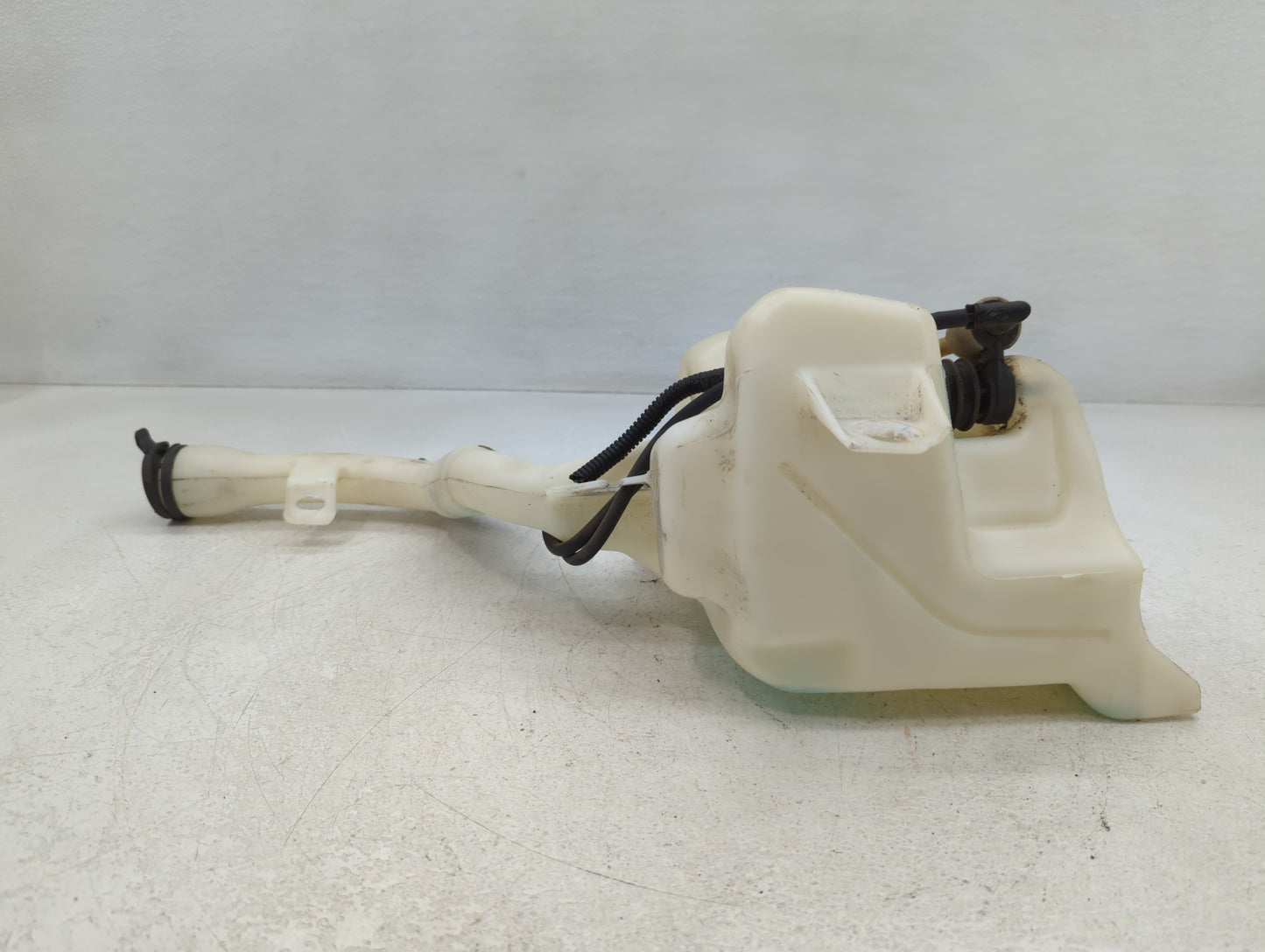2010-2017 Chevrolet Equinox Windshield Washer Fluid Reservoir Bottle Oem - Oemusedautoparts1.com