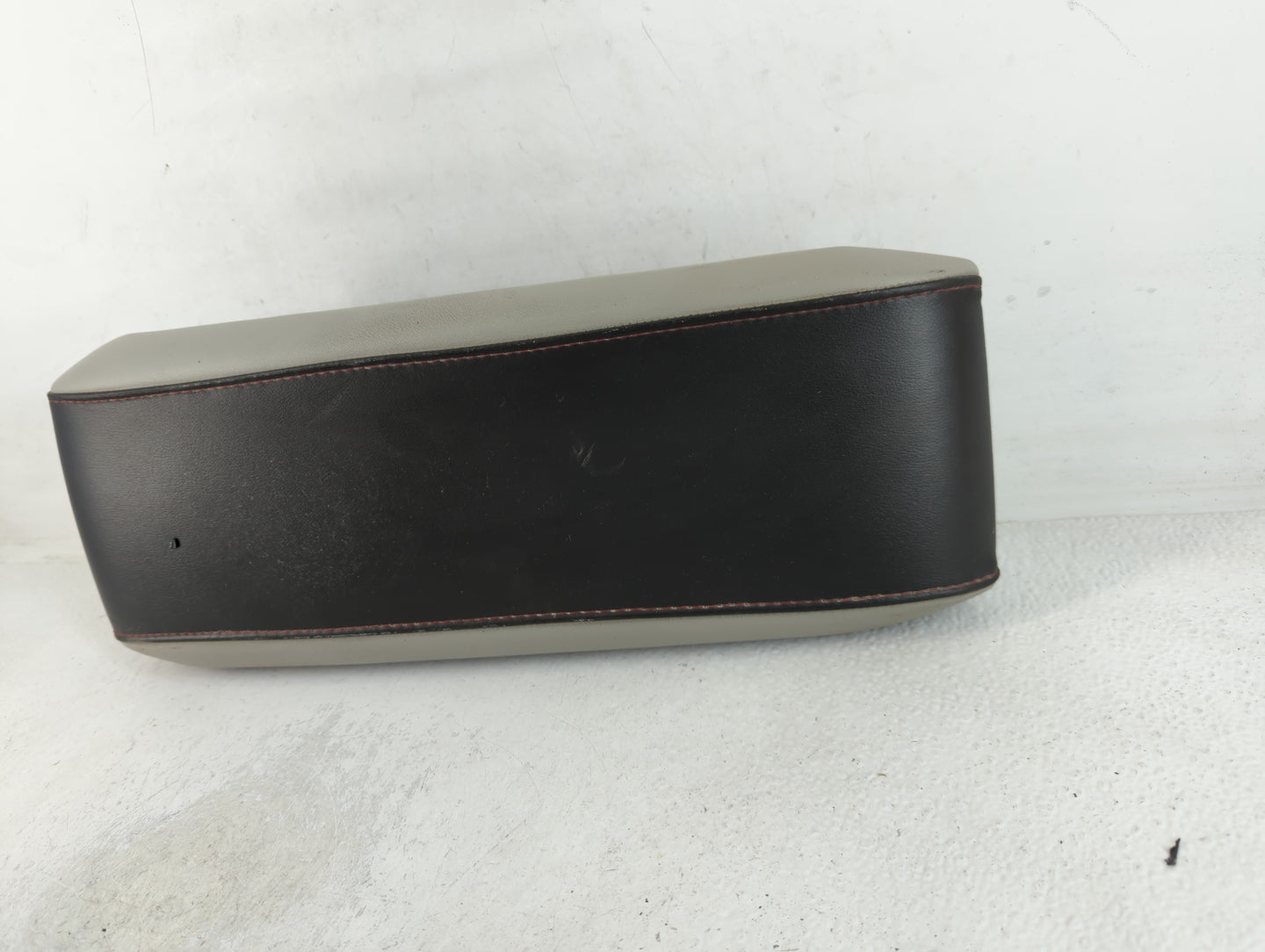 2011 Chevrolet Equinox Center Console Armrest Cover Lid Fits OEM Used Auto Parts - Oemusedautoparts1.com