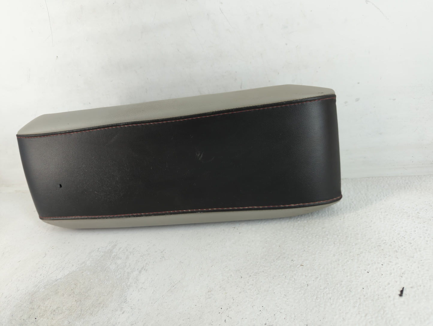 2011 Chevrolet Equinox Center Console Armrest Cover Lid Fits OEM Used Auto Parts - Oemusedautoparts1.com