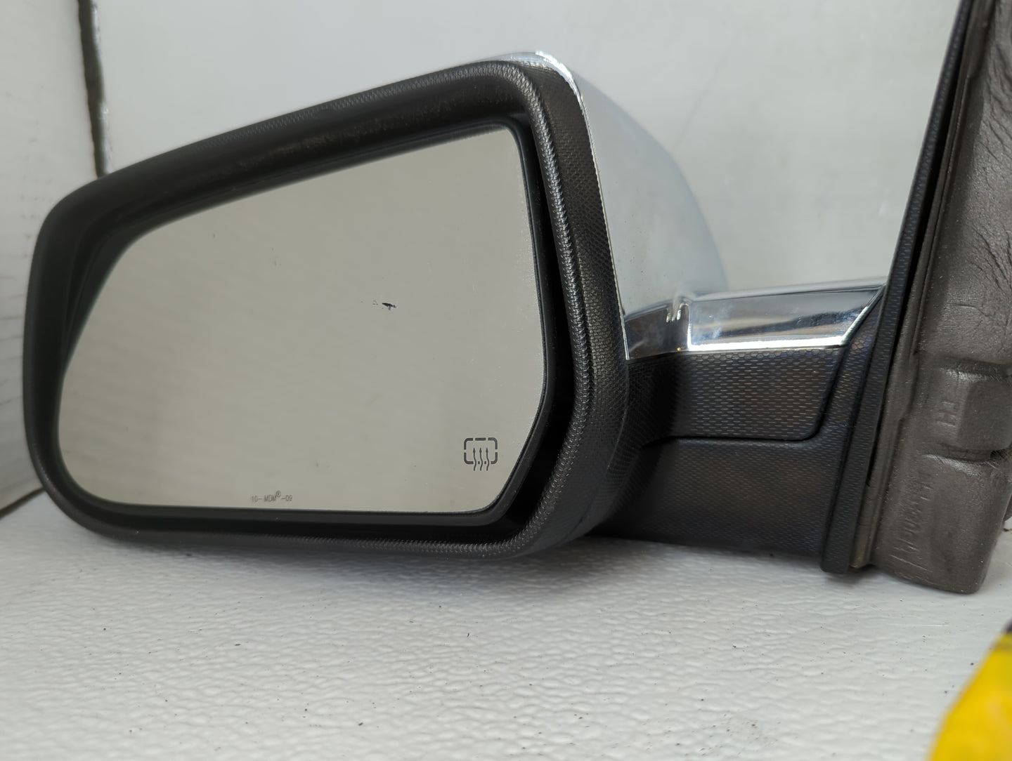 2010-2011 Chevrolet Equinox Driver Side View Mirror - Left Door Mirror OEM Used - Oemusedautoparts1.com