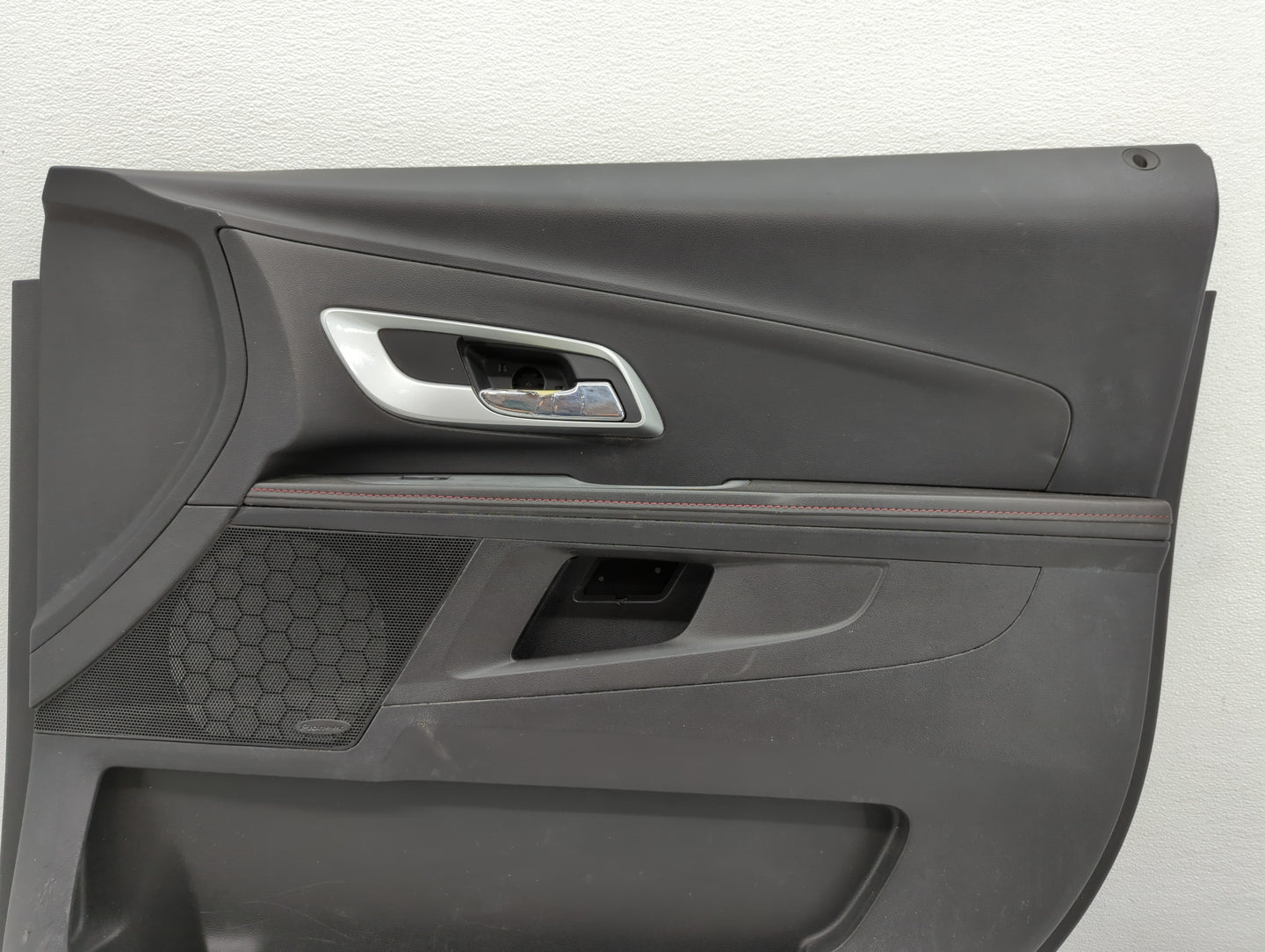 2011 Chevrolet Equinox Front Right Passenger Interior Door Panel Trim - Oemusedautoparts1.com