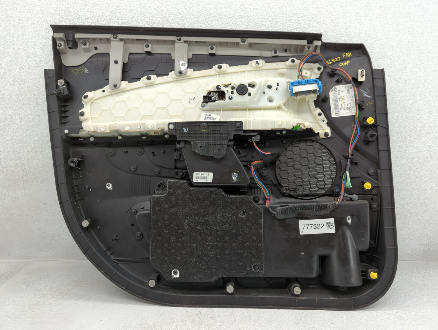 2011 Chevrolet Equinox Front Right Passenger Interior Door Panel Trim - Oemusedautoparts1.com