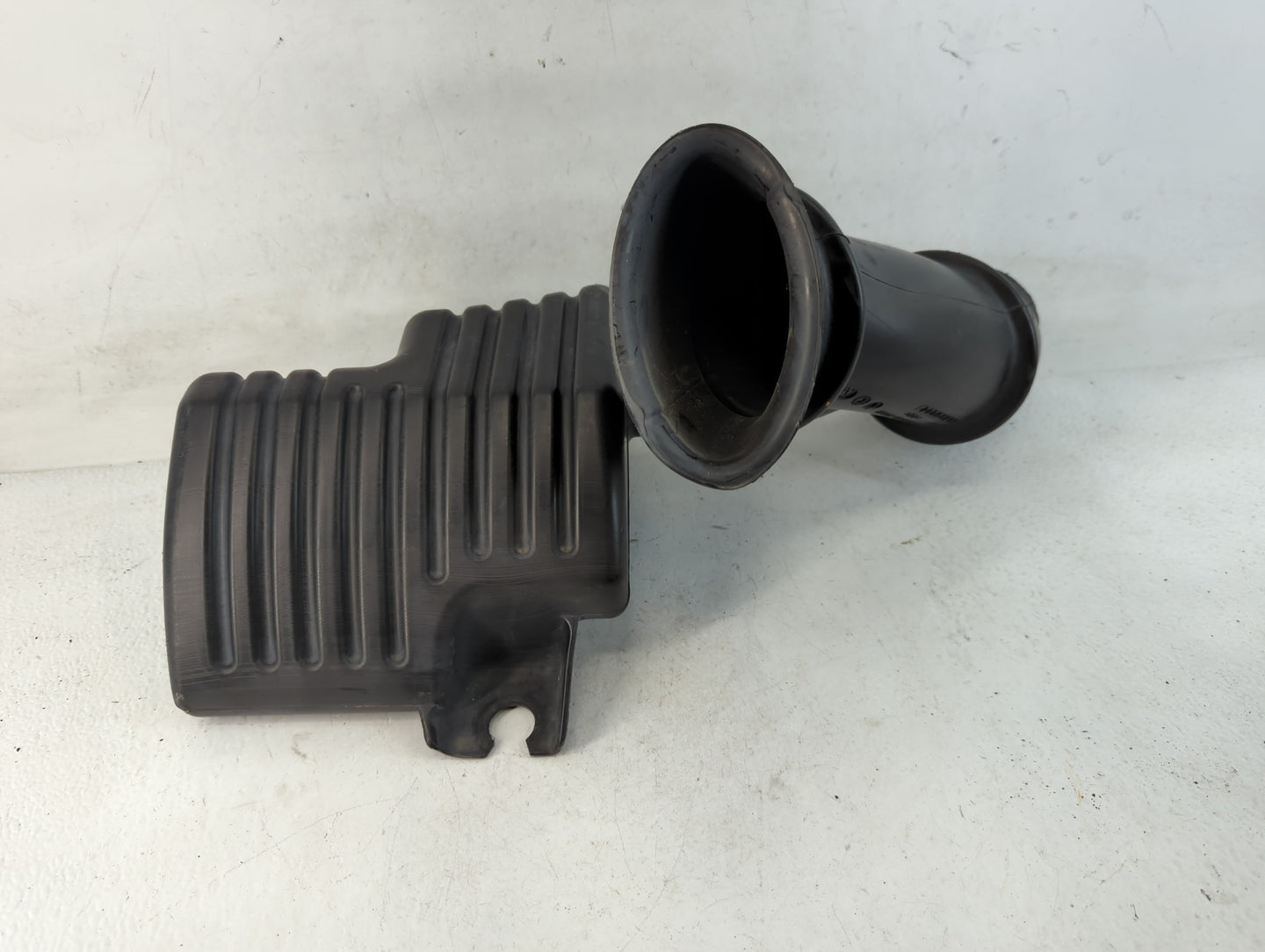 2010-2011 Chevrolet Equinox Air Cleaner Intake-duct Hose Tube - Oemusedautoparts1.com