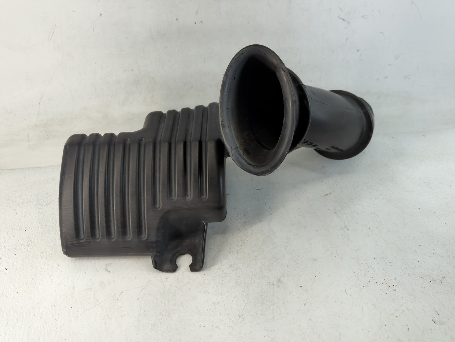 2010-2011 Chevrolet Equinox Air Cleaner Intake-duct Hose Tube - Oemusedautoparts1.com