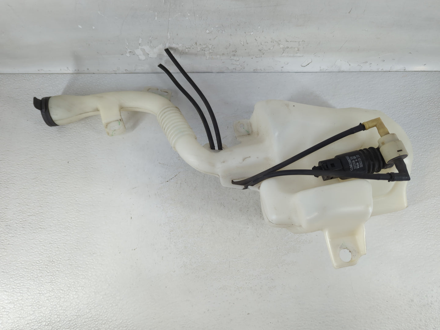 2010-2017 Chevrolet Equinox Windshield Washer Fluid Reservoir Bottle 812129 - Oemusedautoparts1.com
