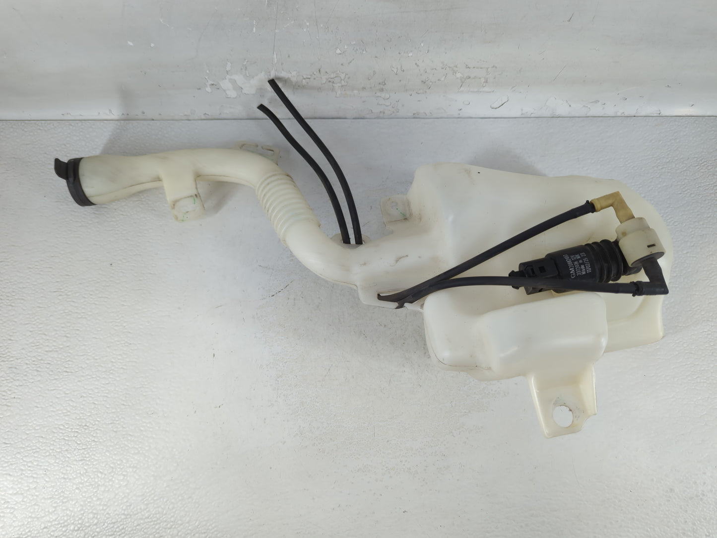 2010-2017 Chevrolet Equinox Windshield Washer Fluid Reservoir Bottle 812129 - Oemusedautoparts1.com