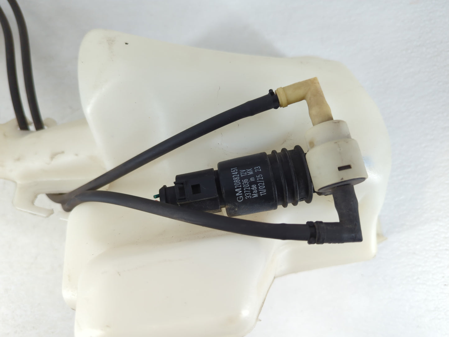 2010-2017 Chevrolet Equinox Windshield Washer Fluid Reservoir Bottle 812129 - Oemusedautoparts1.com