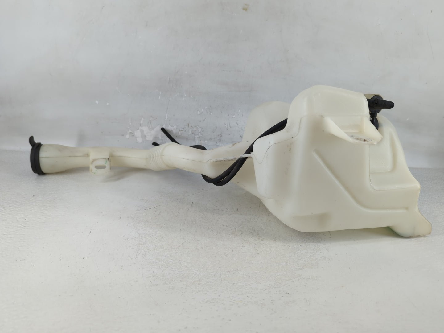2010-2017 Chevrolet Equinox Windshield Washer Fluid Reservoir Bottle 812129 - Oemusedautoparts1.com