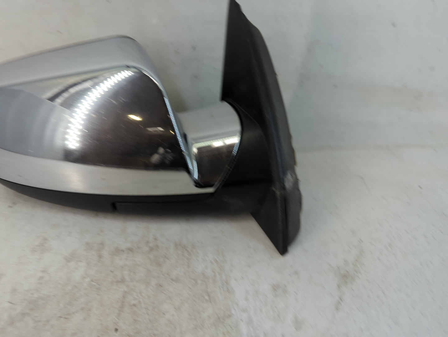 2010-2011 Chevrolet Equinox Passenger Side View Mirror - Right Door Mirror OEM Used - Oemusedautoparts1.com