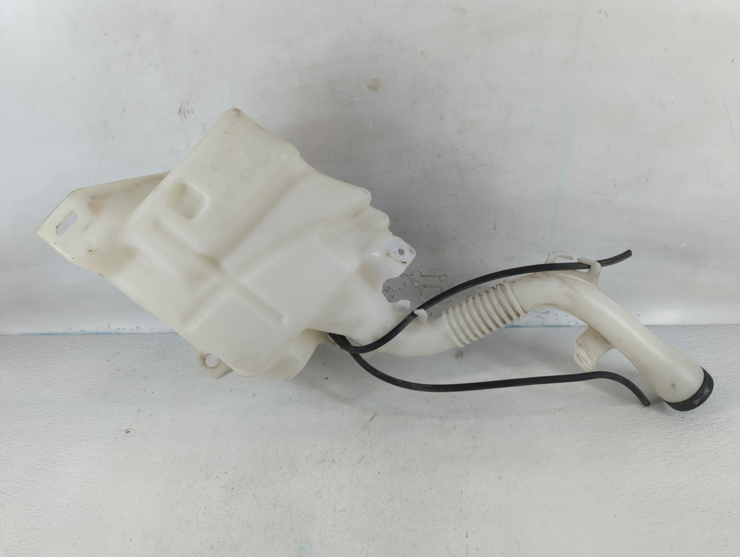 2010-2017 Chevrolet Equinox Windshield Washer Fluid Reservoir Bottle Oem - Oemusedautoparts1.com
