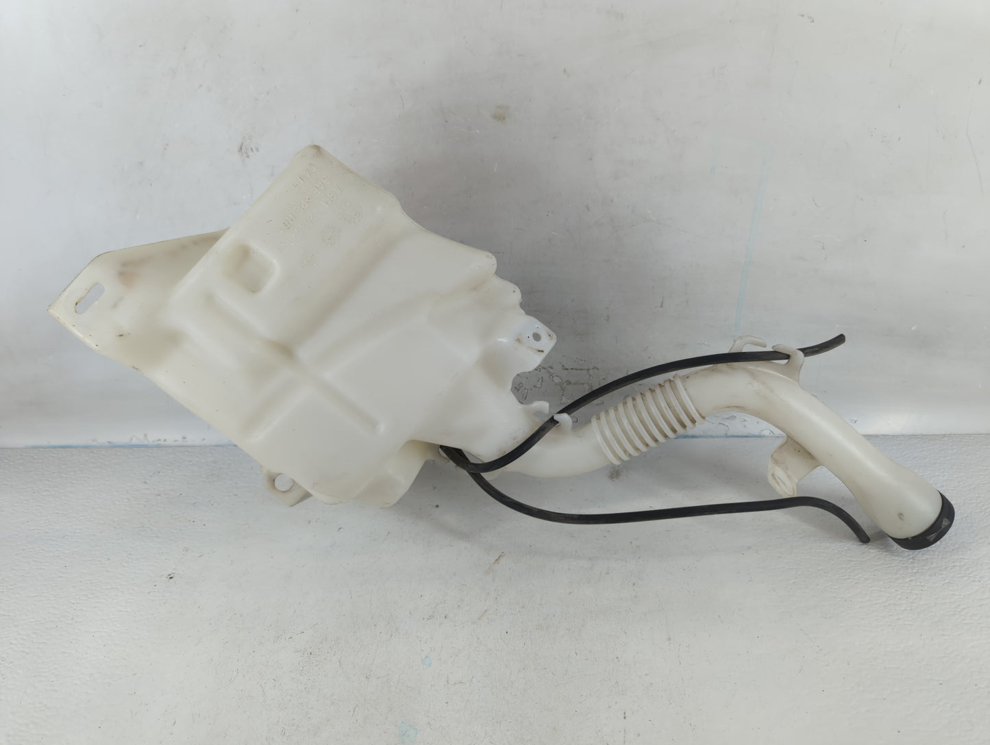 2010-2017 Chevrolet Equinox Windshield Washer Fluid Reservoir Bottle Oem - Oemusedautoparts1.com