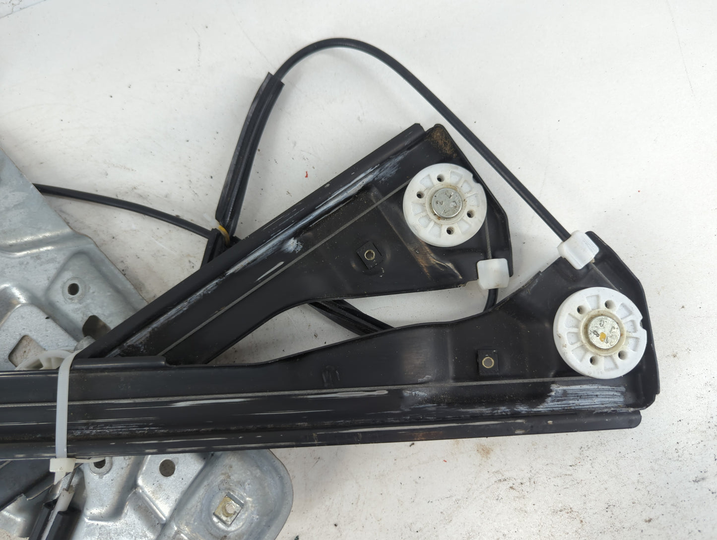 2010-2011 Chevrolet Equinox Used Window Regulator Passenger Front - Oemusedautoparts1.com