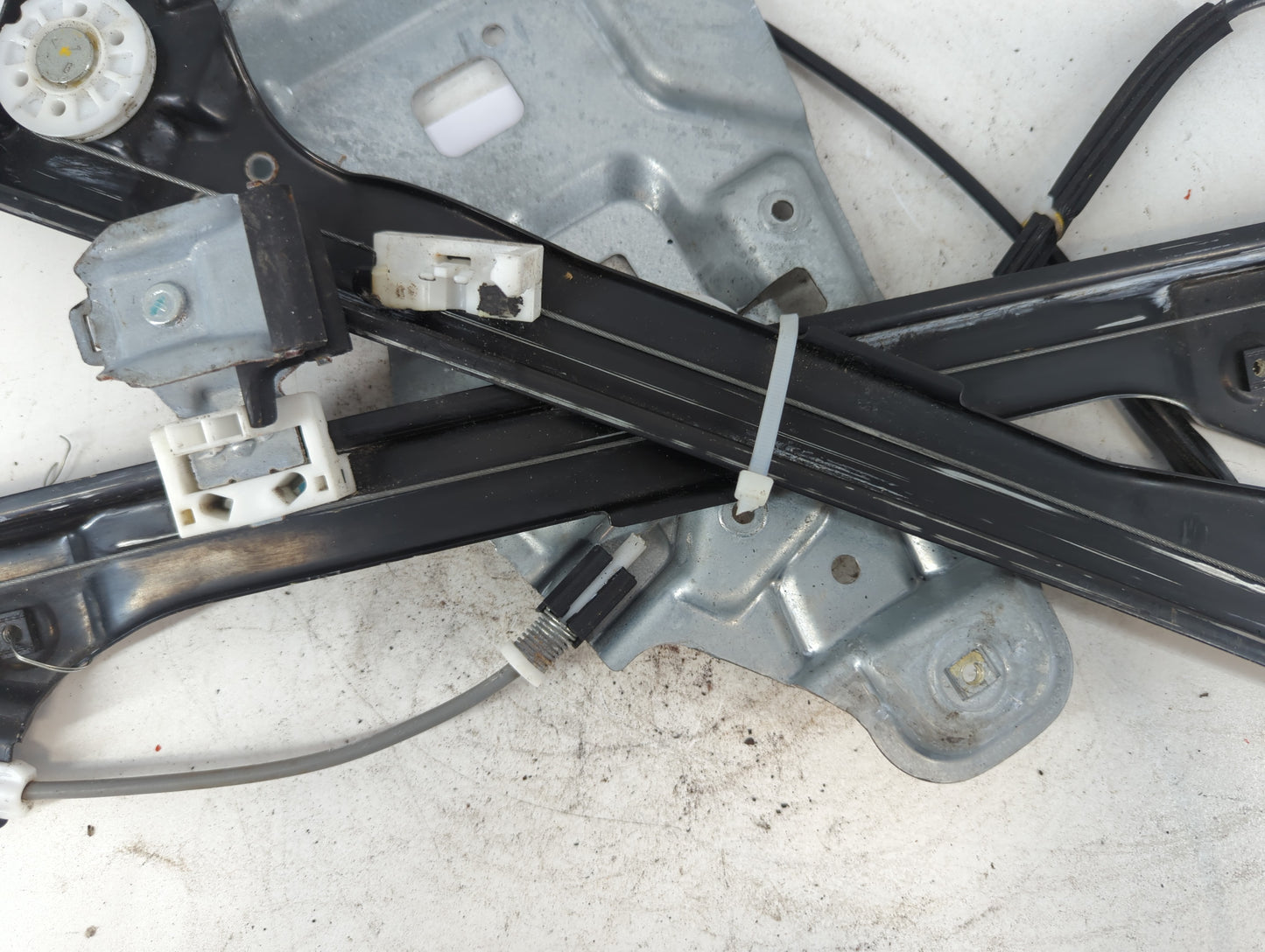 2010-2011 Chevrolet Equinox Used Window Regulator Passenger Front - Oemusedautoparts1.com
