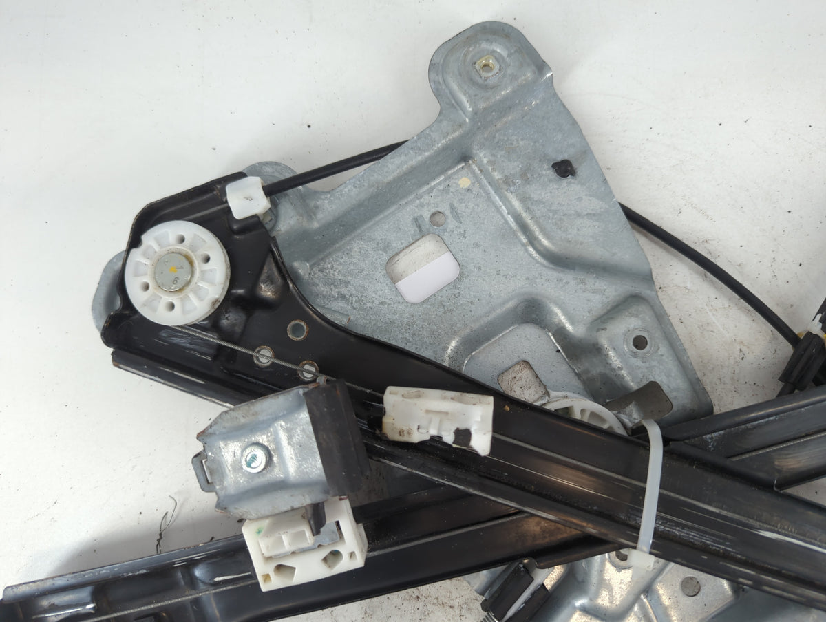 2010-2011 Chevrolet Equinox Used Window Regulator Passenger Front 817493 - Oemusedautoparts1.com